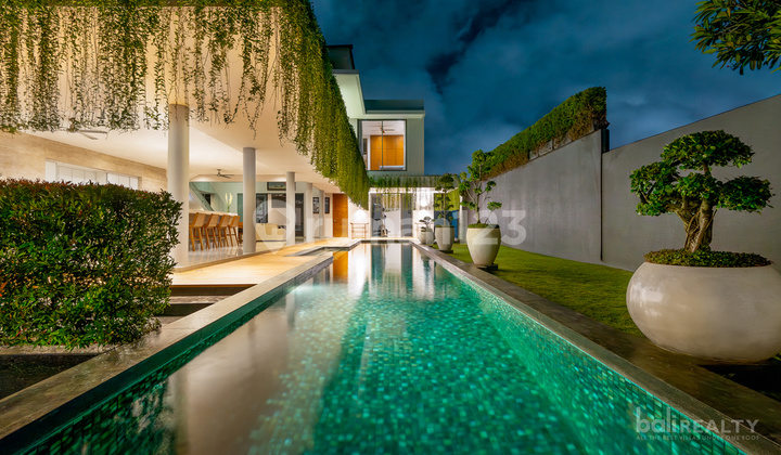 Beautiful Freehold Three-Bedroom Villa In Peaceful Kerobokan Residential Area - 2874 -C