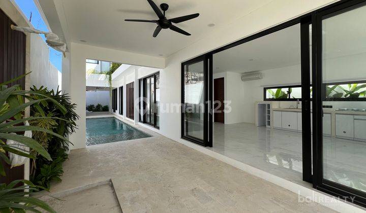 Brand new Contemporary Three bedroom Villa In Umalas 2490 a 2