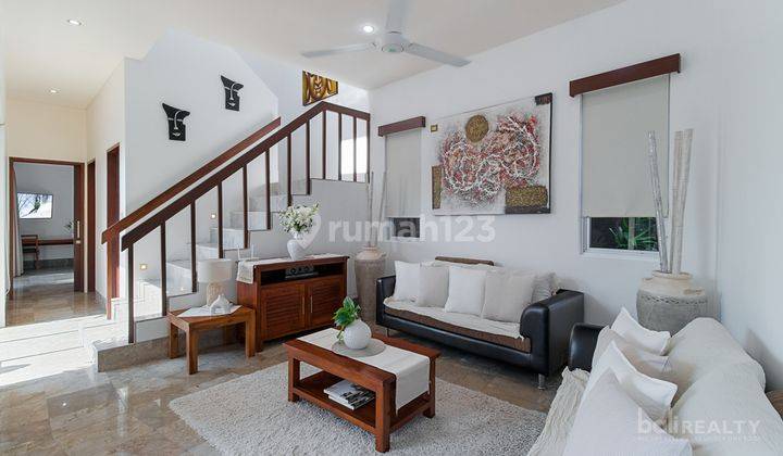 Three-Bedroom Freehold Villa with Modern, Unique Architecture in Up-and-Coming Kerobokan – 2587 2