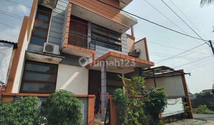 Rumah 3 Lantai Murah Dalam Komplek di Mustikajaya Bekasi  1