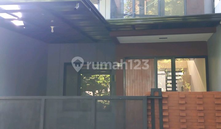 Di Jual Rumah Modern Minimalis 2 Lt, Di Kencana Loka - Bsd