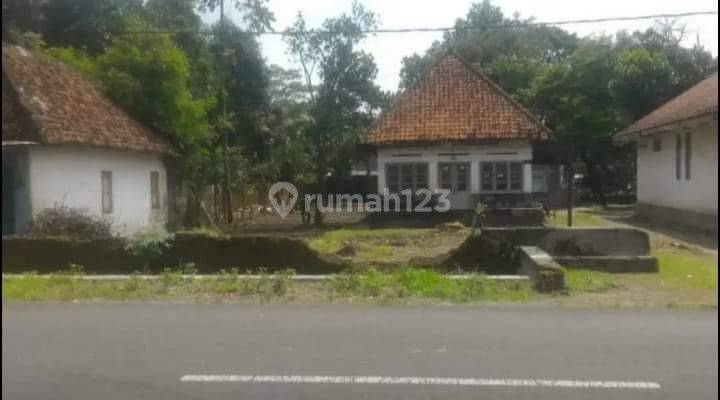Tanah poros jalan Raya  sembung perak jombang ada bangunan kuno nya 1