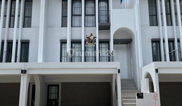 Rumah 3 Lantai Bagus Semi Furnished di Aether Greenwich Bsd, Tangerang 1