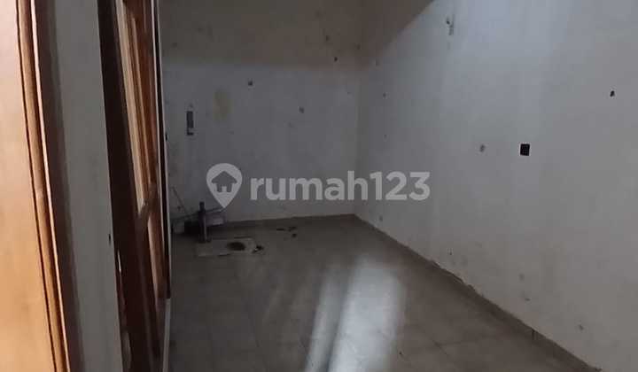 Disewakan Rumah 2 ½ Lantai di Antapani Disewakan Rumah 2 ½ Lantai di Antapani