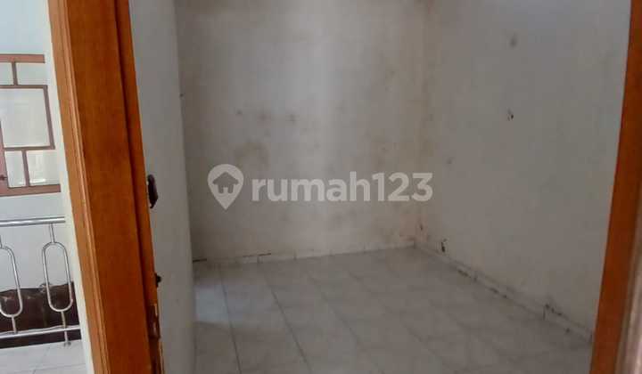 Disewakan Rumah 2 ½ Lantai di Antapani 2