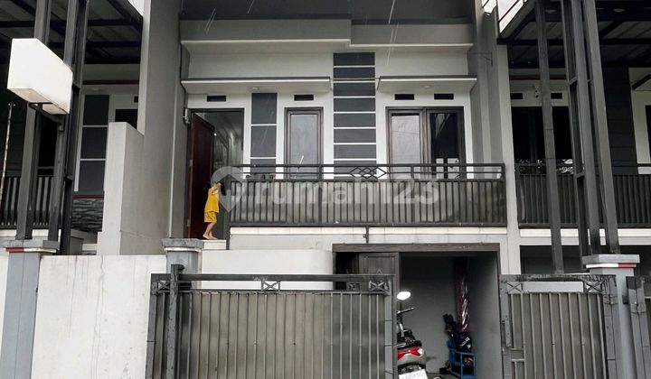 For Sale 2-Story House in Cipageran Cimahi For Sale 2-Story House in Cipageran Cimahi