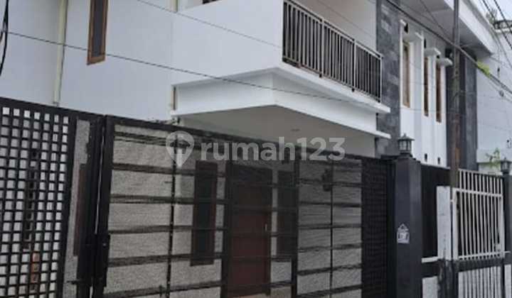Disewakan Rumah 2,5 Lantai Siap Huni di Sayap Buah Batu