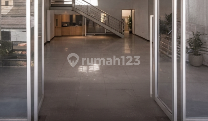 Disewakan Ruko 2 Lantai di Mainroad Gegerkalong Hilir