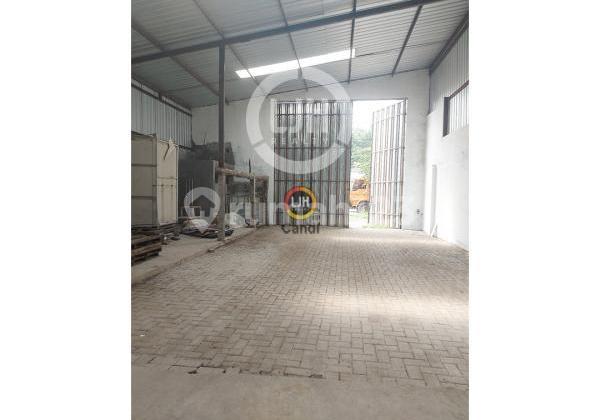 Warehouse on Perintis Kemerdekaan, Banyumanik, Semarang 1