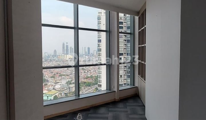 Ruang Kantor Luas & Fleksibel - 257M2 di Apl Tower Central Park