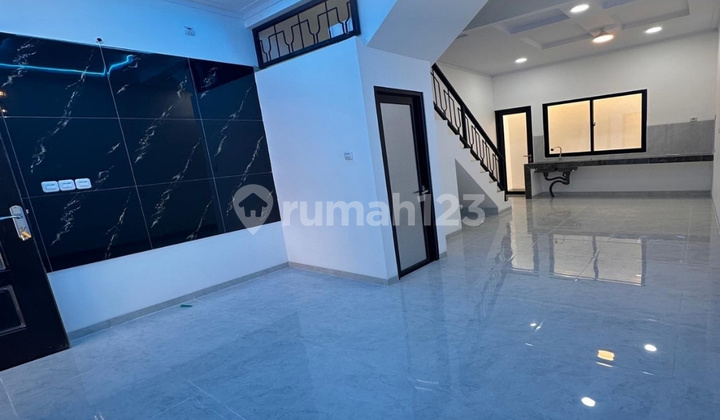 Jual Rumah di Tanjung Duren Barat - Nyaman & Lokasi Strategis 2