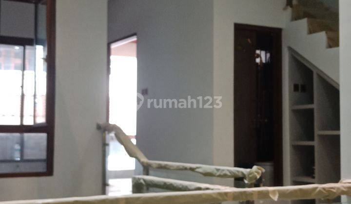 Rumah 2 Lantai Mewah Dekat Pulomas di Tepi Jalan Raya, Hanya 1,5 Km Dari Arion Mall 2