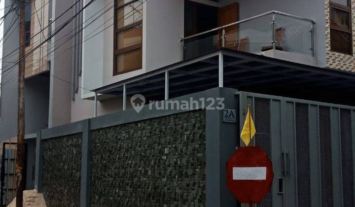 Rumah 2 Lantai Mewah Dekat Pulomas di Tepi Jalan Raya, Hanya 1,5 Km Dari Arion Mall 1