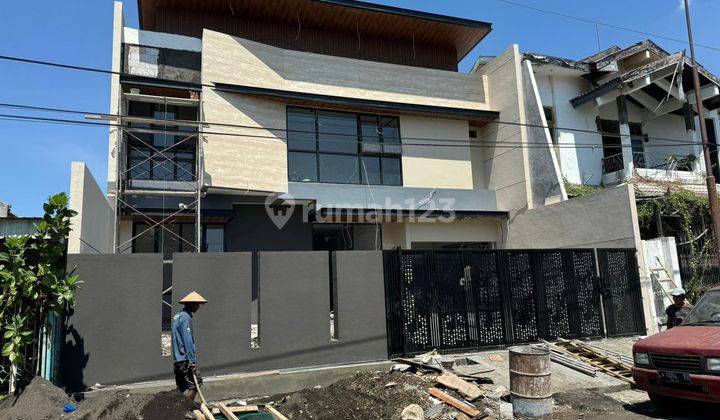 Rumah Mewah Minimalis Baru Kertajaya Row 3 Mobil Hadap Utara SHM 1