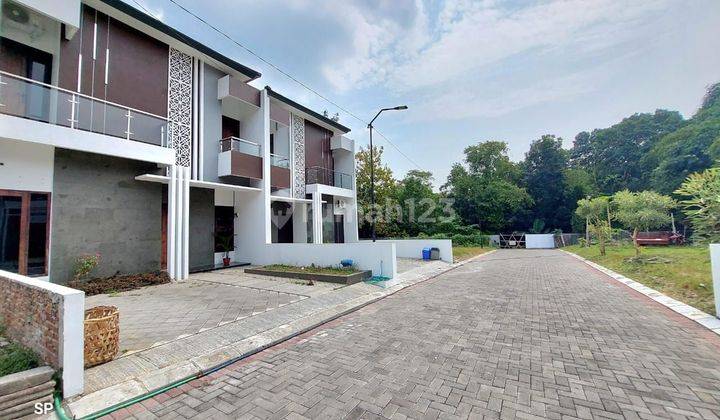 Rumah Mewah 2 Lantai Rasa Villa Dalam Perumahan Di Gamping 2