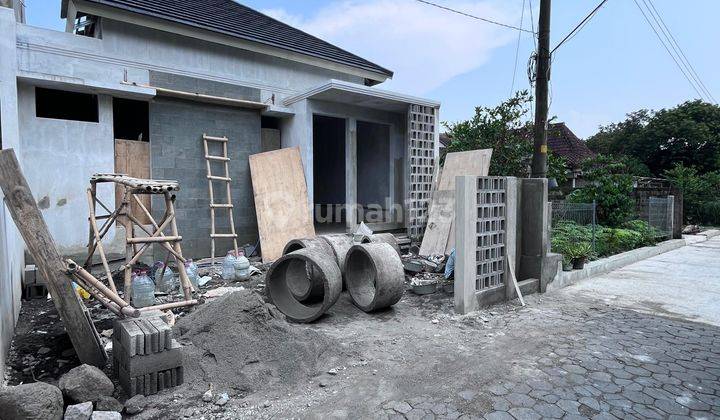 Rumah Modern Limasan Dekat Kampus Uii Jl Kaliurang Dekat Palagan
 2