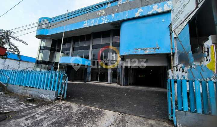 Commercial building on Dr. Cipto Street 1