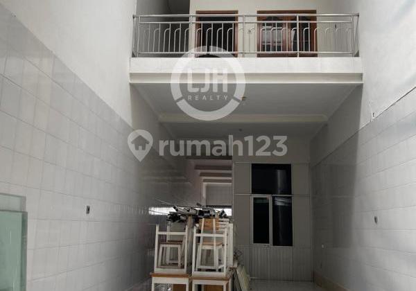 Ruko Siap Pakai di Jalan Mt Haryono 2
