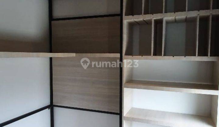 Rumah di Kompleks Suwarna Sutra 2 Lantai SHM Bagus Timur 2