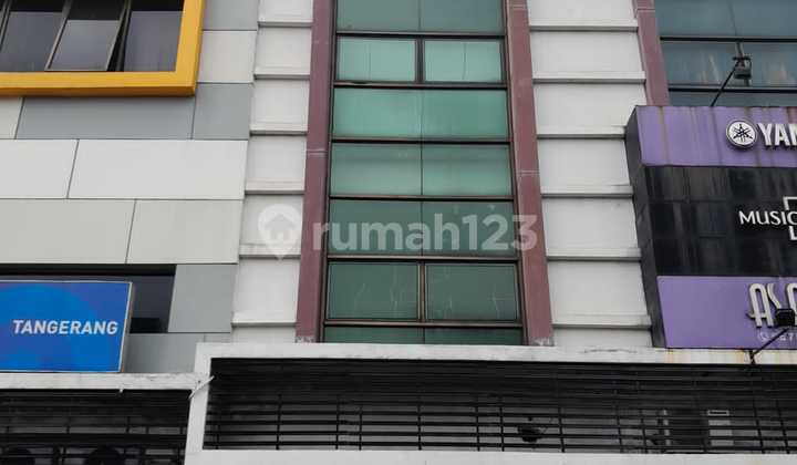 Strategic 3.5-Story Shophouse Next to Yamaha Music Inside Tangerang City Mall Complex