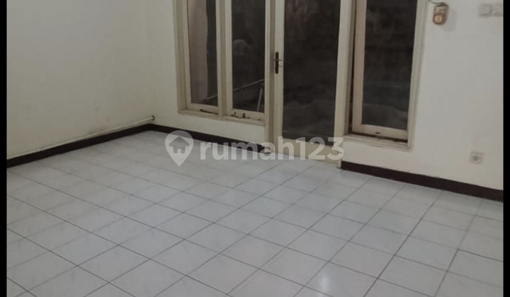 Nice New Renovated House in Daan Mogot Baru Complex