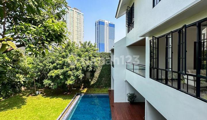 Rumah Baru Modern Tropis di Kebayoran Baru Dijual Murah