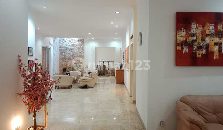 Rumah Sangat Strategis di Kuningan Full Furnish Dijual