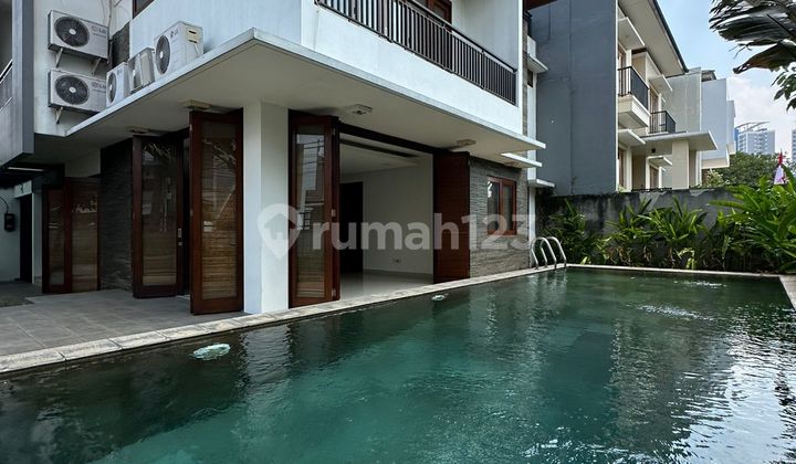 Rumah di Cilandak Jakarta Selatan Dikomplek3 Lantai Ada Kolam Renang, Dijual
