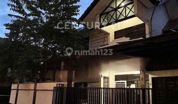 Rumah 2 Lantai Depan Taman Di Palem Merah Palem Semi Tangerang  1