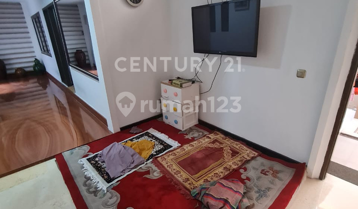 Rumah Cantik Dua Lantai Di Palem Semi Tangerang 2