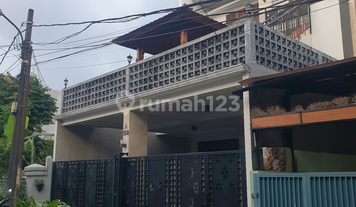 Rumah 2 In 1 Gaya Bali Minimalis Di Joglo