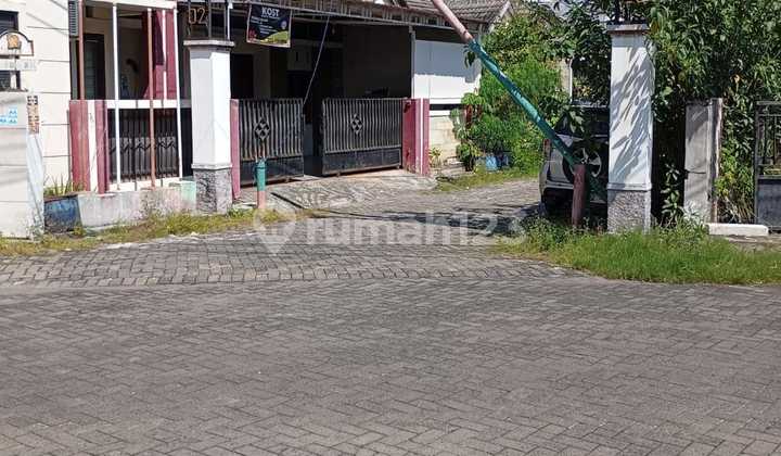 Rumah 2 Lantai Furnished SHM Plamongan, Semarang 2