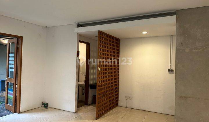 Disewakan Ruko di Kemang, Jakarta Selatan Dengan Galery Konsep 3 Lantai Untuk Office 3