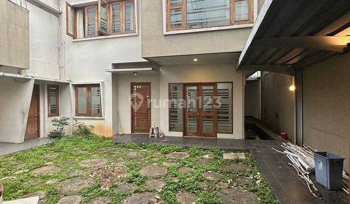 Disewakan Ruko di Kemang, Jakarta Selatan Dengan Galery Konsep 3 Lantai Untuk Office 7