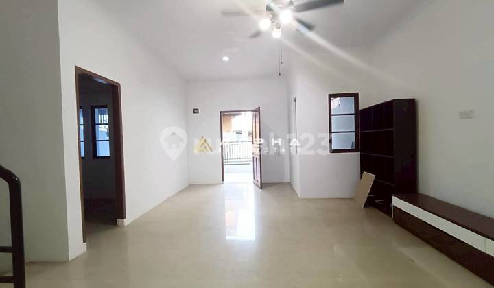 For Rent: 2-Storey House in Sandona Baloi 2