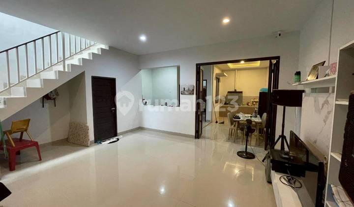 For Sale 2-Story House in Central Hills Cluster Green Hills, Batam Center 2