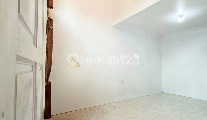 For Quick Sale: 1.5-Story Original Oriana House in Batam Center 2