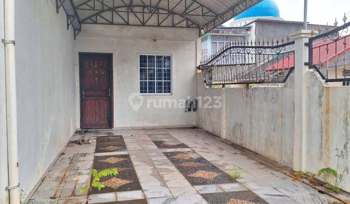 Dijual Murah Rumah Hook di Seberang Sekolah Hu 2