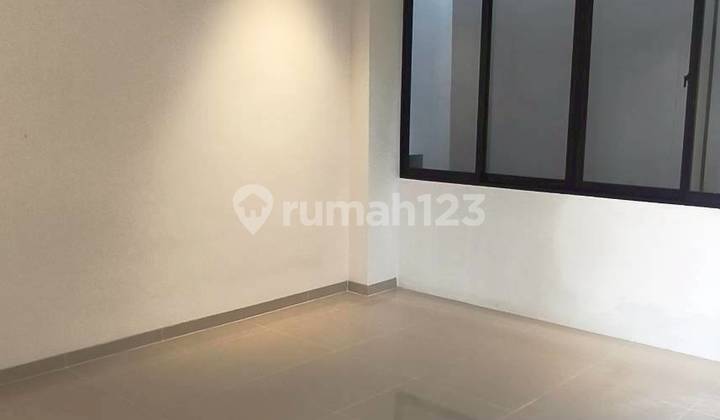 For Sale 2-Story Hook House in Summercoast, Tiban 2