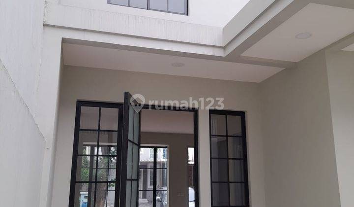 Dijual Sewa Rumah 2 Lantai New Britanian , Manchester 3 Lippo Karawaci Tangerang Bagus Siap Huni  1