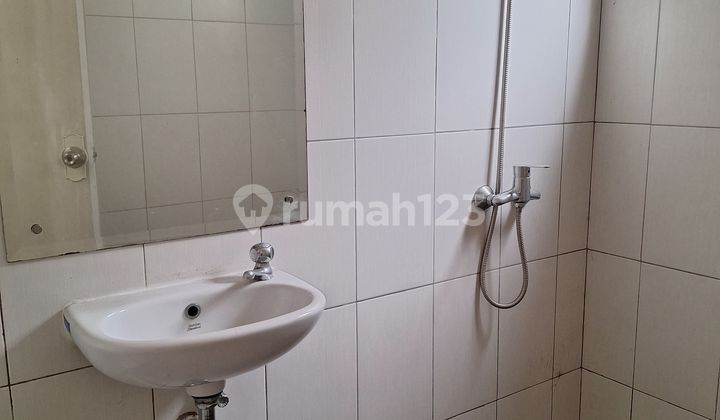 For Sale 3-Story Allesha Vanya Park Yellow House in BSD Tangerang, Excellent Condition, Ready to Occupy 2