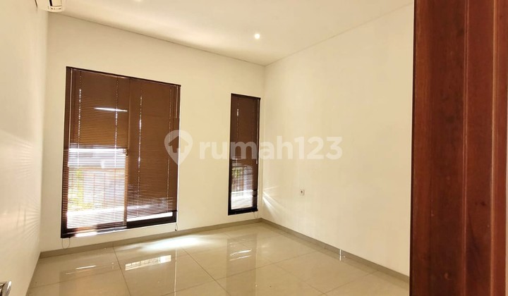 For Sale 2-story house in Sutera Jingga, Alam Sutera Tangerang. Excellent condition, ready to occupy. 2