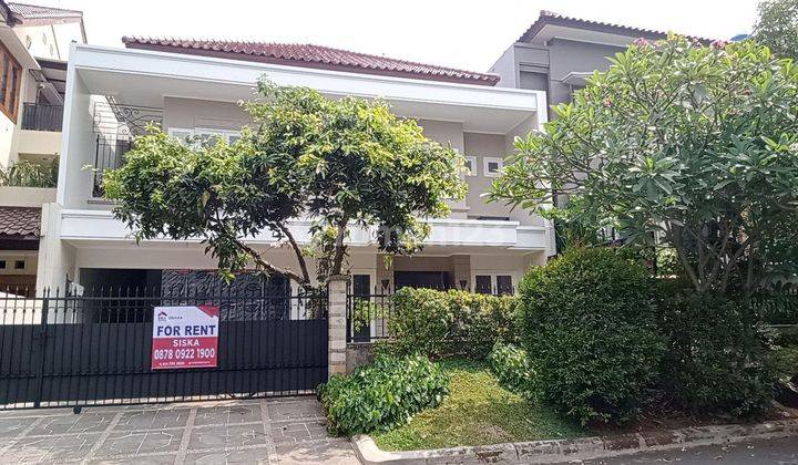 Rumah 2 Lantai, Sudah Renovasi, Kolam Renang, Lokasi Prima 1