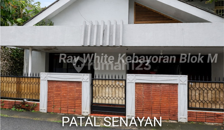 Rumah, 2 Lantai, Daerah Patal. Senayanan