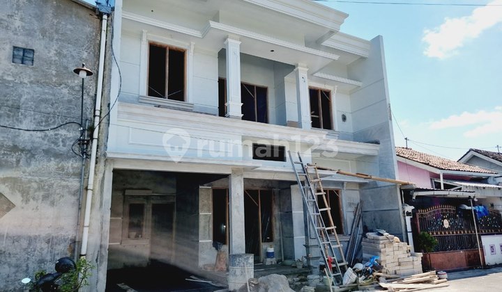Rumah Baru Cantik 2 Lantai Akses Lebar Hanya 3 Menit Ke Mall Luwes Gentan Dan Solo Kota Surakarta 2