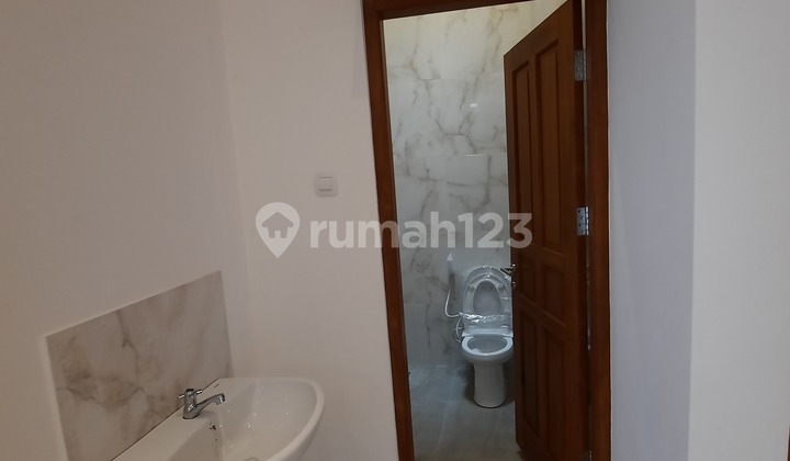 Rumah Baru Mewah Istimewa 1 lantai dekat Manahan Solo 13