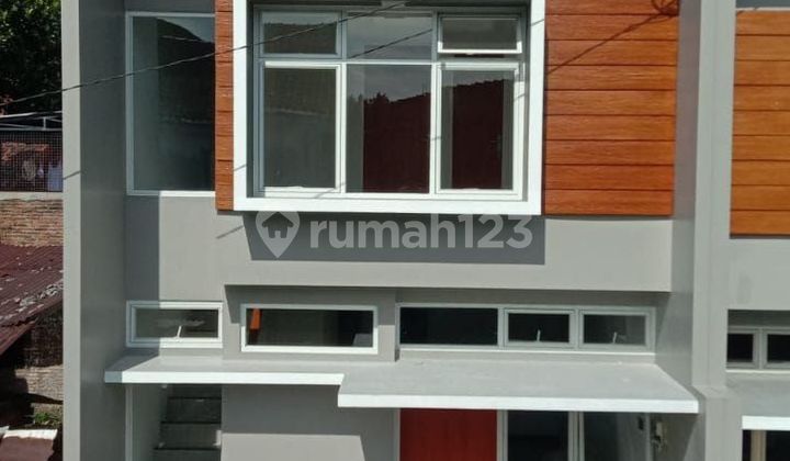 Rumah Baru 2 Lt Siap Huni dekat Stadion Sriwedari Solo 1