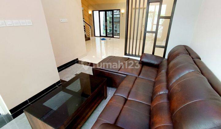 Rumah Baru Mewah 2 Lantai Istimewa Solo Kota 4