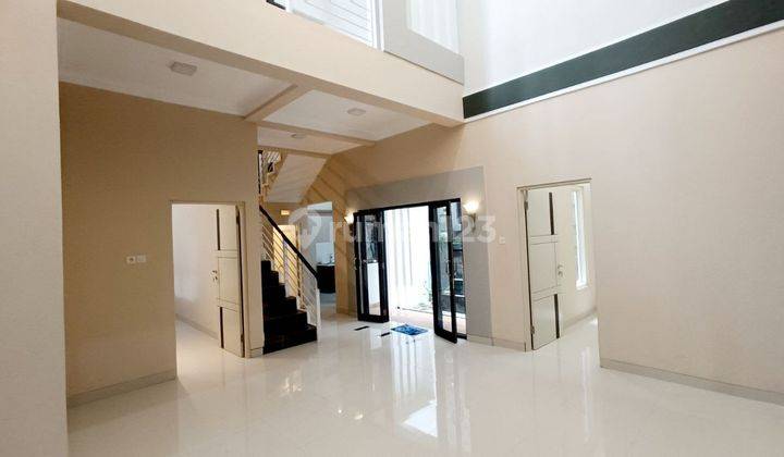 Rumah Baru Mewah 2 Lantai Istimewa Solo Kota 6