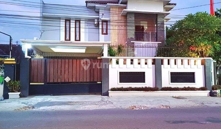 Rumah Mewah Strategis Akses Lebar Full Furnish dekat GOR Manahan Solo 1